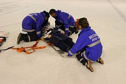 Formation continue patinoire - prise en charge d'une victime sur glace