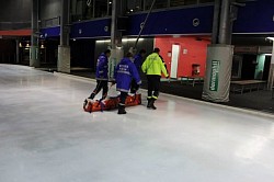 Formation continue patinoire - transport d'une victime sur glace