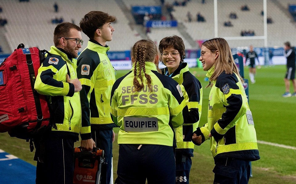 Une équipe des SSG en DPS au Stade des Alpes de Grenoble - Crédits photo : Laurent Lardière / AURA Sport &Motion